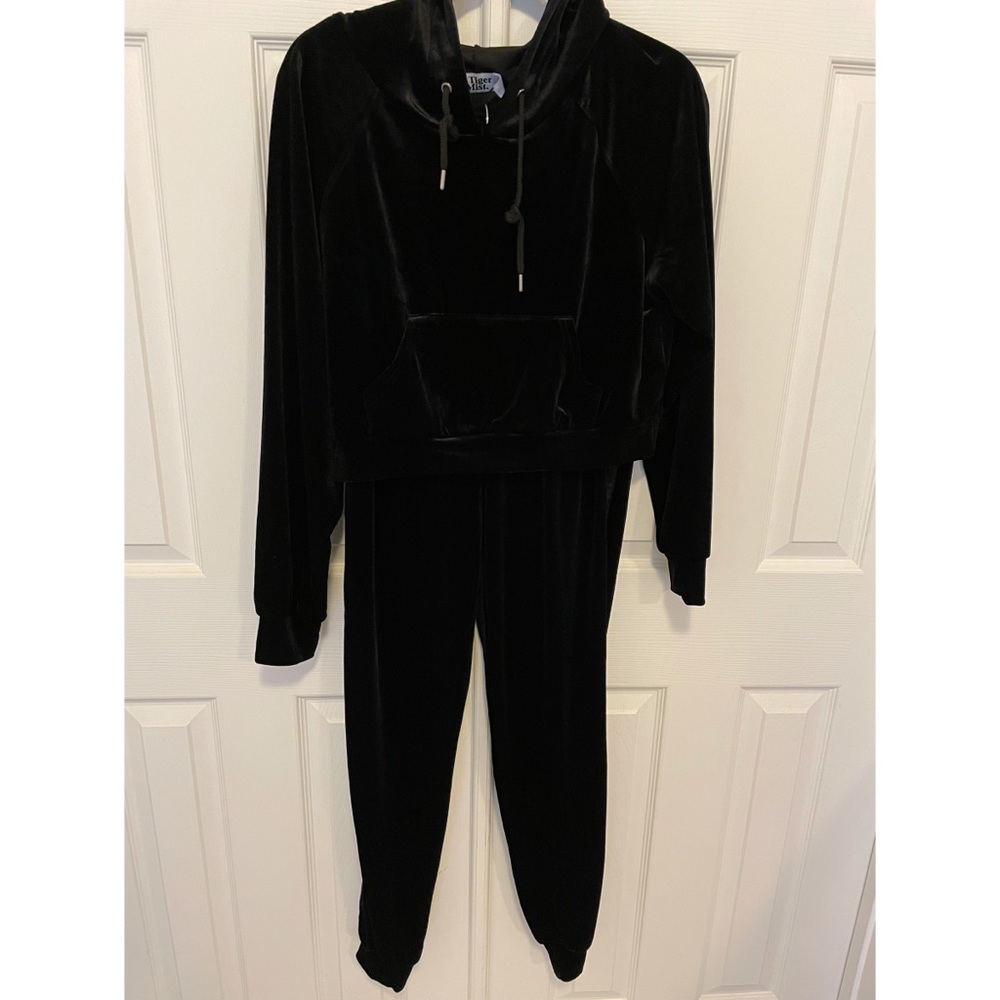 Tiger Mist velvet lounge set